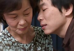 亚洲女孩打开她的屁股在镜头前。 最好的名人的性爱场景